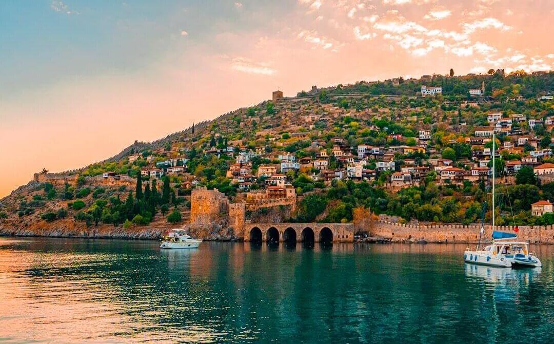 Why Alanya Is an Ideal Destination for a Seaside Holiday