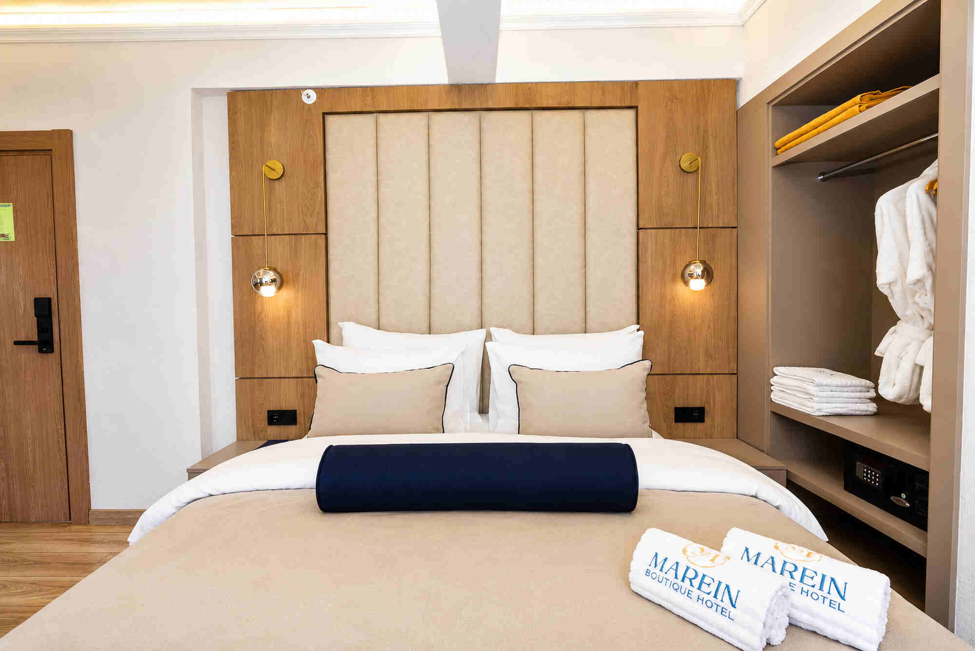 PREMIUM SUITE WITH JACUZZI