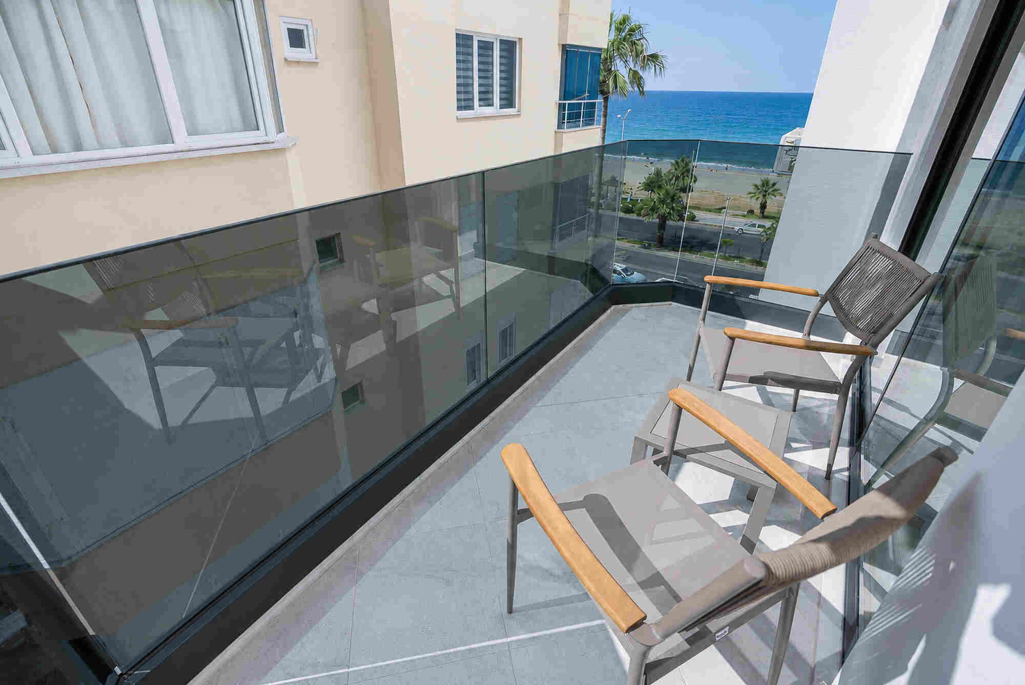 FAMILY SUPERIOR SIDE SEA VIEW